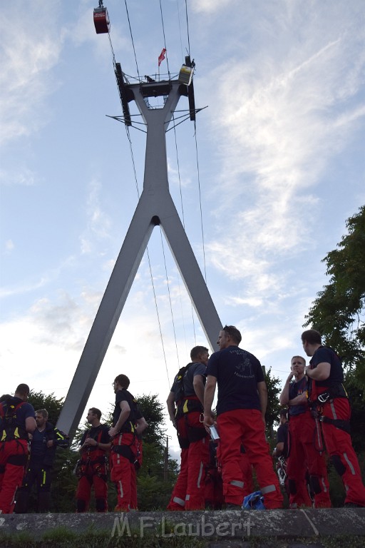 Koelner Seilbahn Gondel blieb haengen Koeln Linksrheinisch P773.JPG - Miklos Laubert